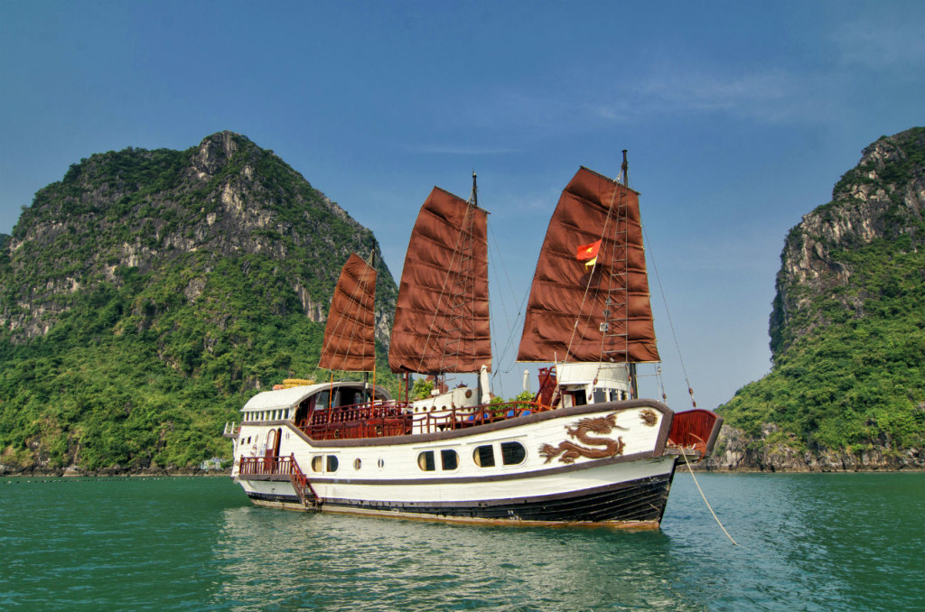 red dragon junk halong